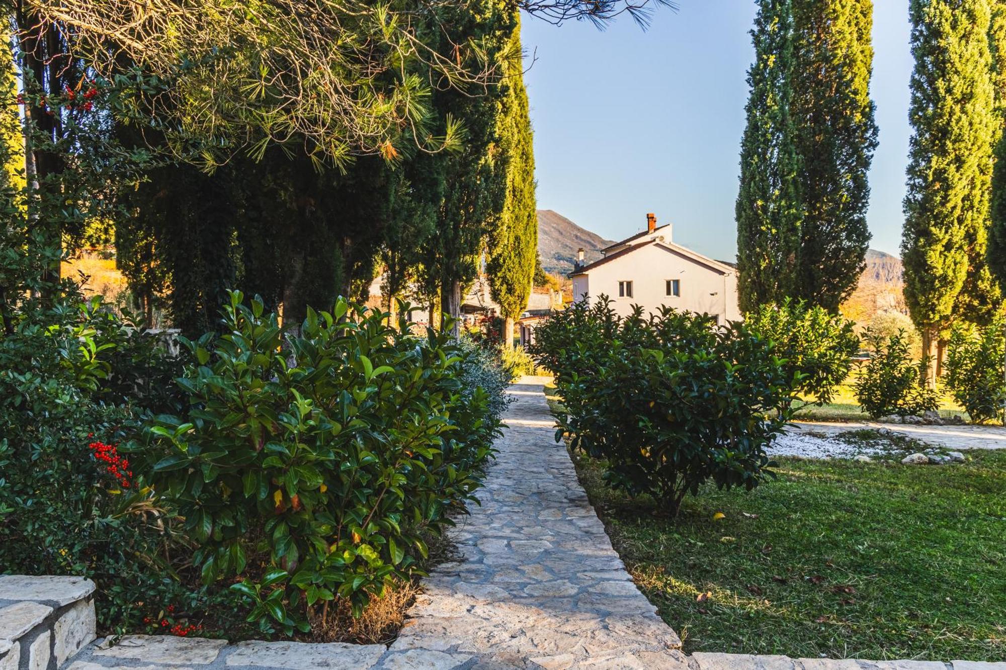 Country House Uros In Nature With Pool Lovorno Esterno foto