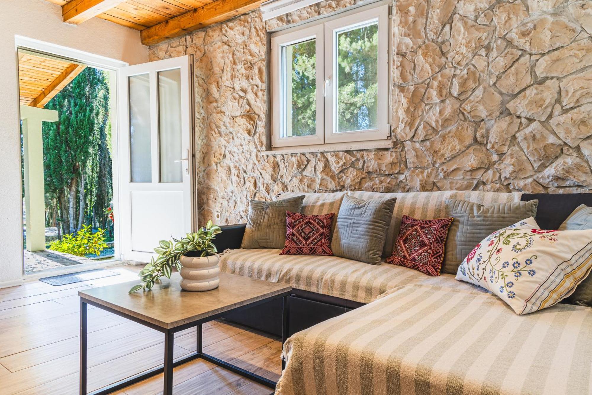 Country House Uros In Nature With Pool Lovorno Esterno foto