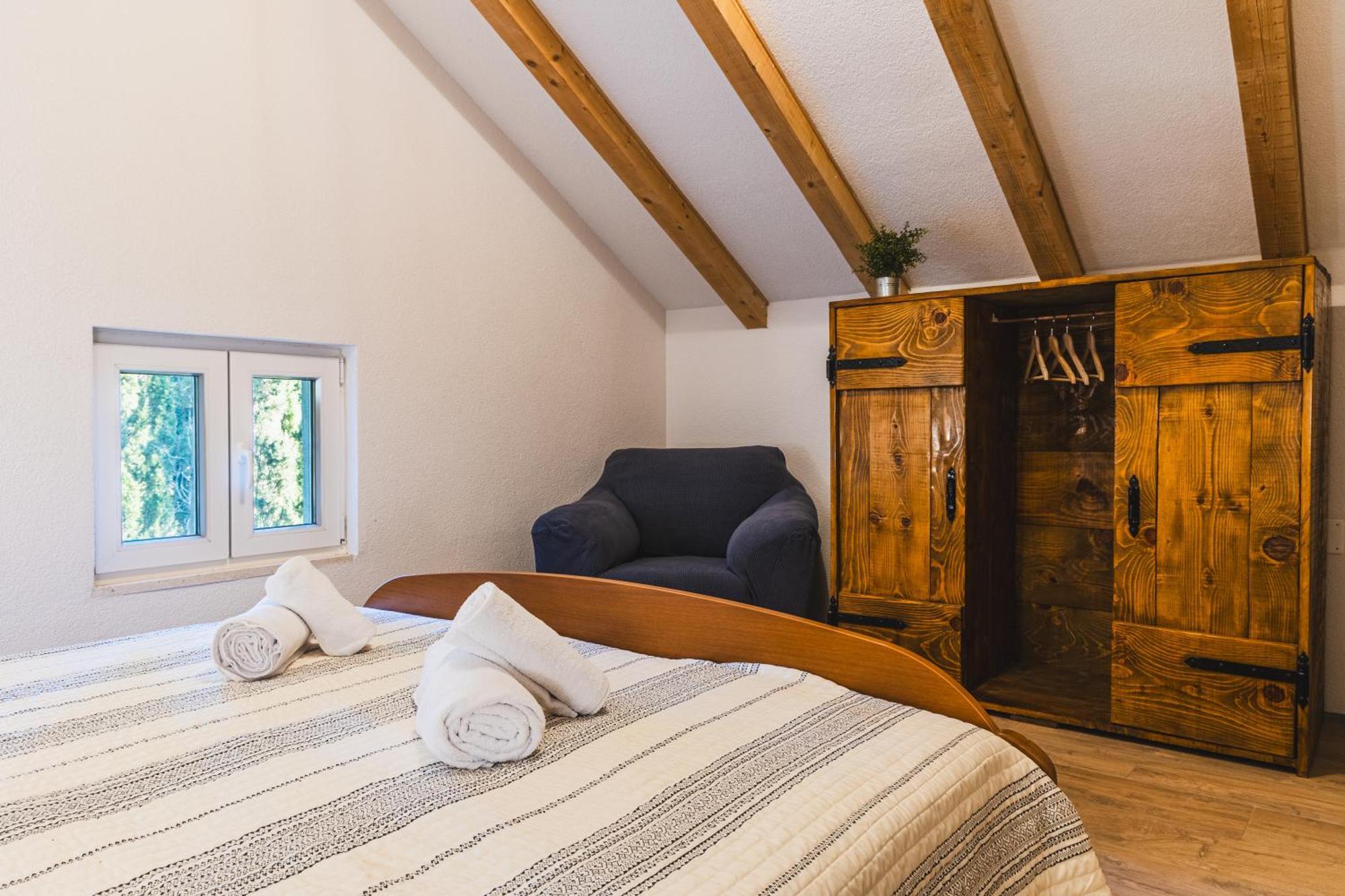 Country House Uros In Nature With Pool Lovorno Esterno foto